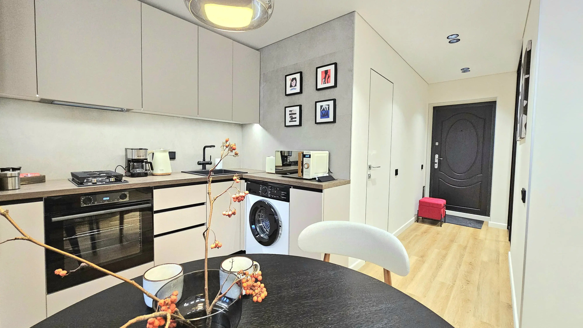 Квартира с Дизайнерским Ремонтом в Центральной Части Города от Urban Apartments