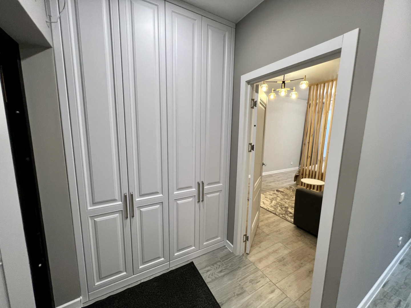 Апартаменты Современная Лаконичная Квартира Рядом с Фонтаном и Сквером Героев