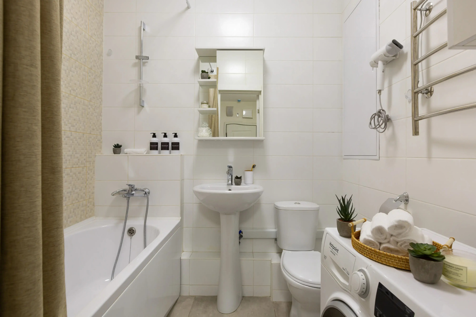 Апартаменты Life Apartments на 10 этаже ЖК Спутник