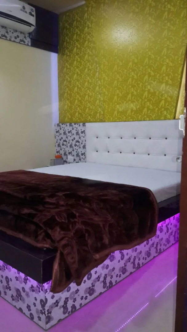 Отель Radha Krishna