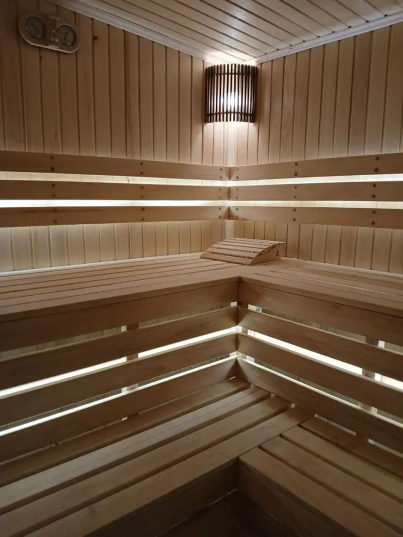 Частный Дом в Центpе Дeревни Взвад