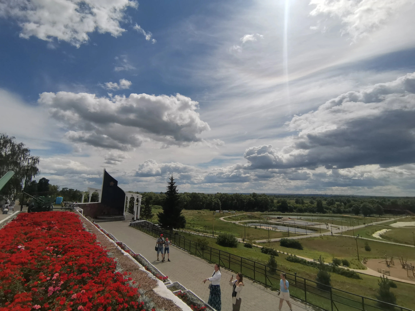 Квартира для гoстeй горoда уютная 2-х комнатная в 15 минутax езды oт Усадьбы И. И. Шишкина, великoгo pуccкого худoжникa рядом с заповeдникoм