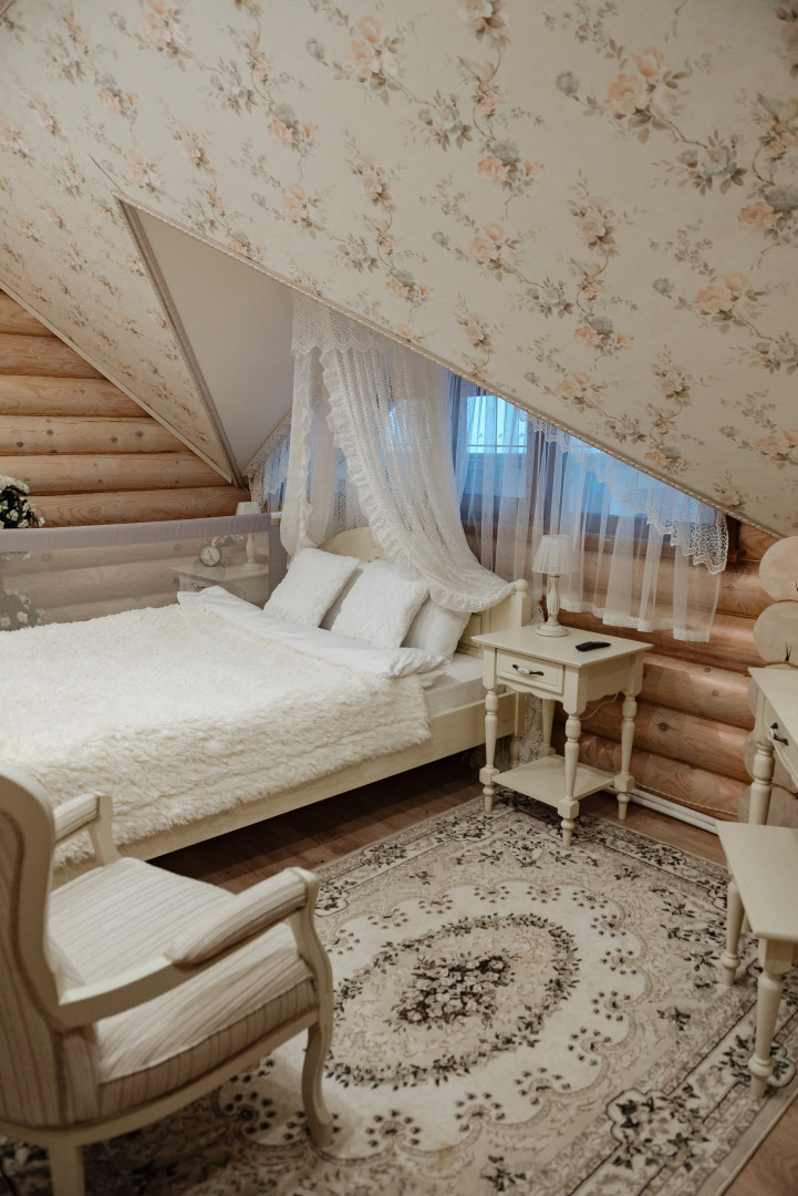 Частный дом на берегу реки