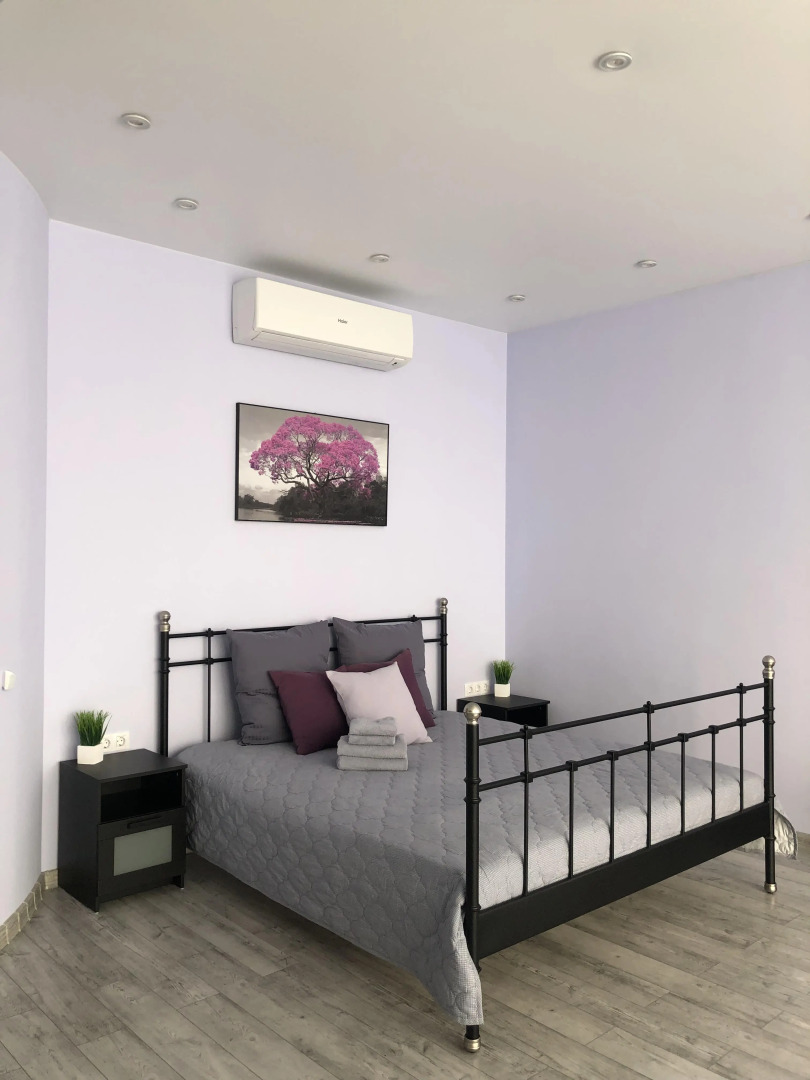 Квартира Просторная Студия с Панорамными Окнами в Центре