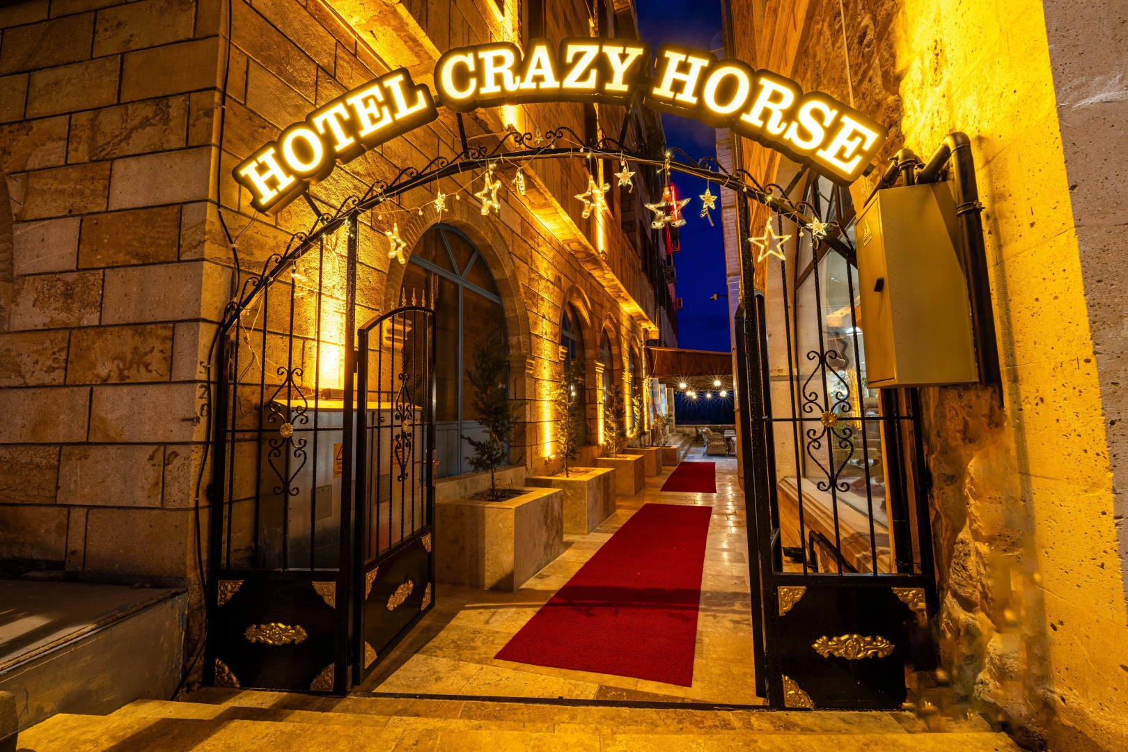 Отель Crazy Horse
