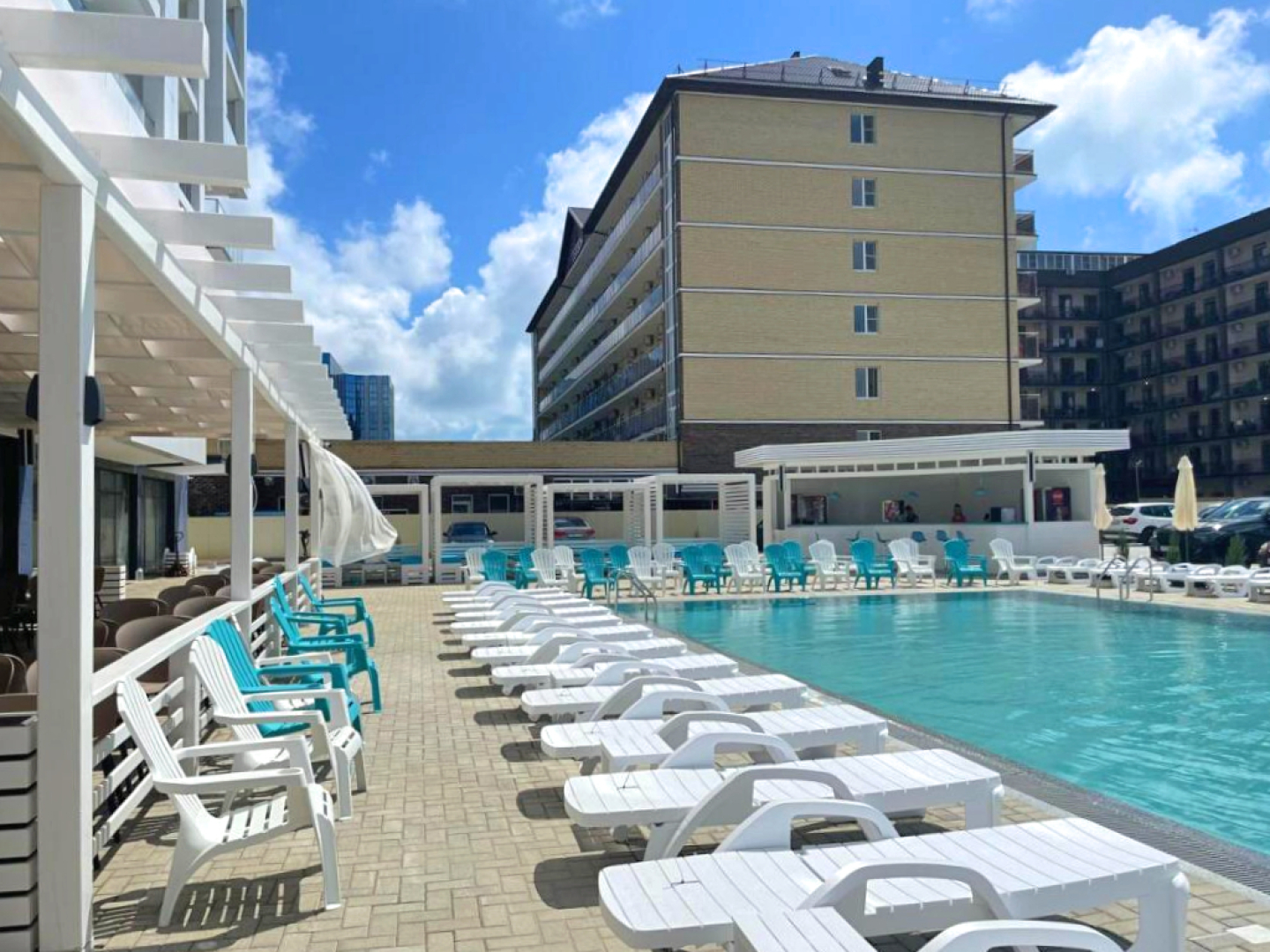 Апартаменты с бассейном с видом на море