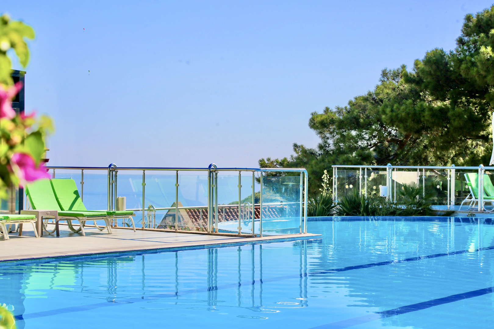 Tropical Deluxe Hotel