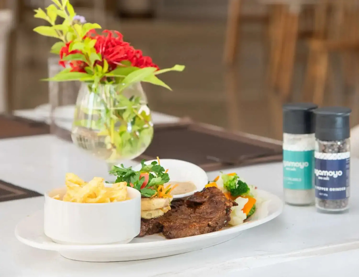 Отель Golden Tulip Dar Es Salaam