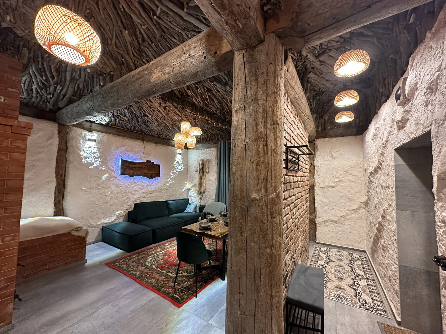 Частный дом гнѣздо с камином и двумя спальнями