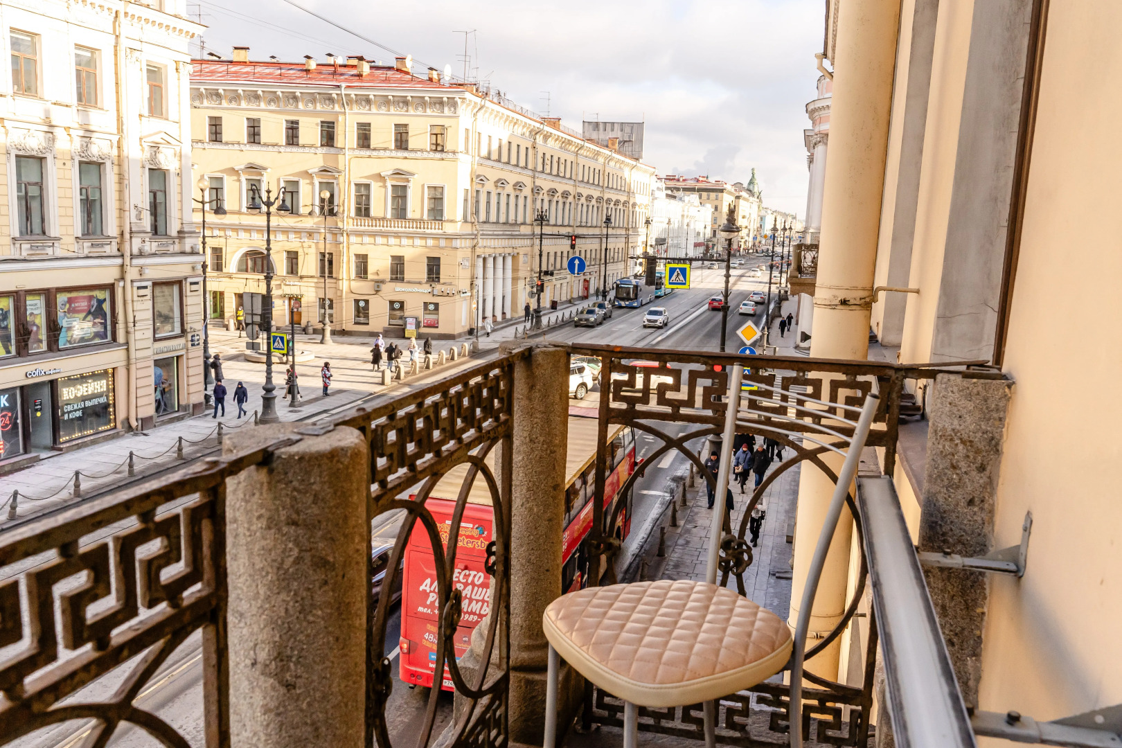 Современная квартира Невский 13 с балконом и парковкой