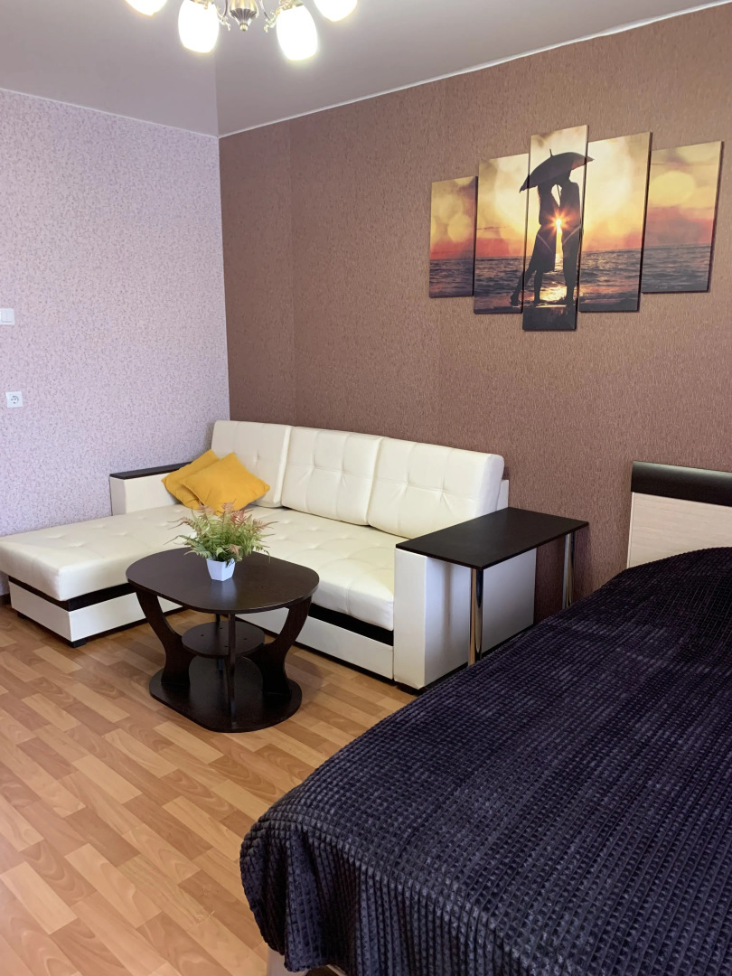 Квартира с Балконом на Строителей 28