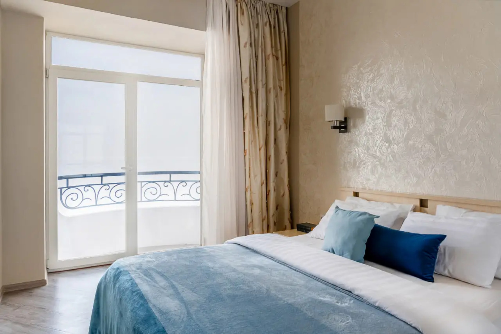 Апартаменты Apart VL на набережной с видом на море