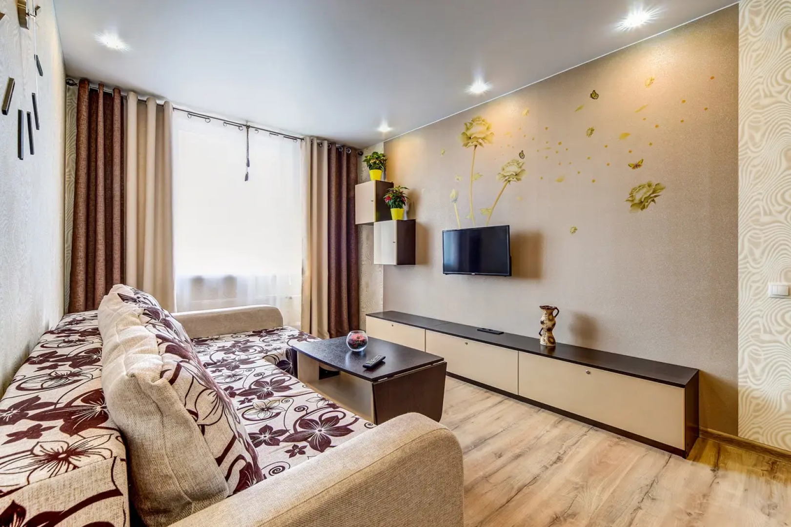 Апартаменты с 1 спальней и балконом