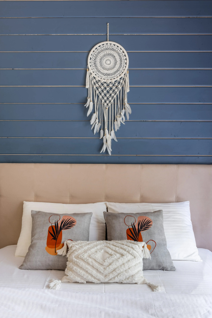 Частный дом в еловом лесу