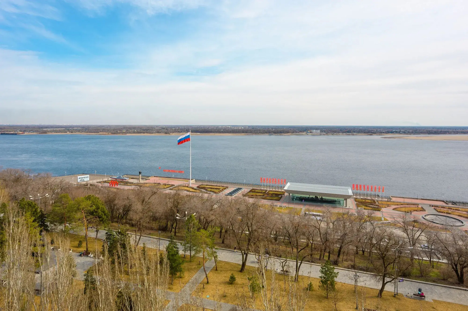 Трёхкомнатные апартаменты на Маршала Чуйкова