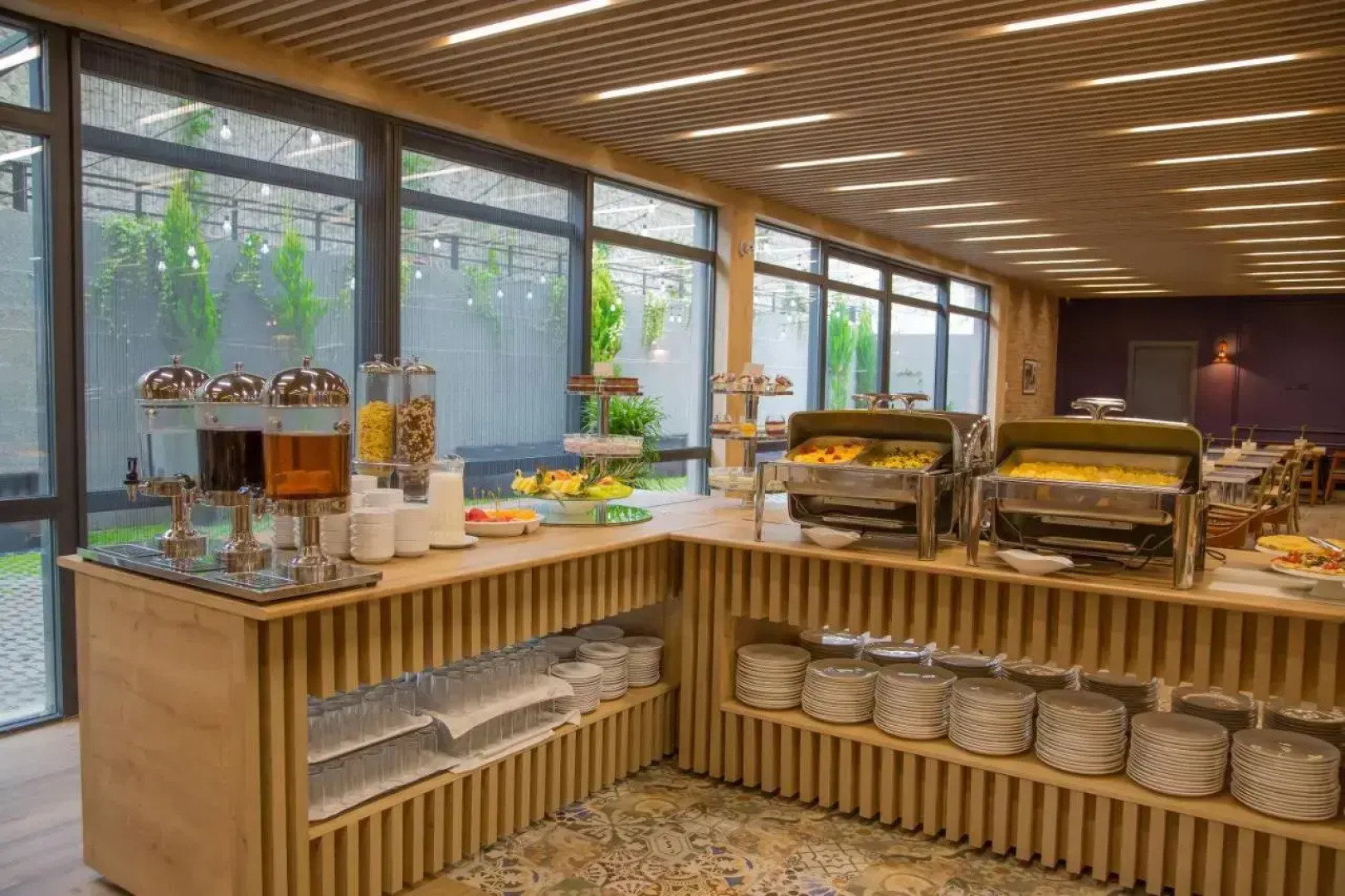 Отель Iveria Inn