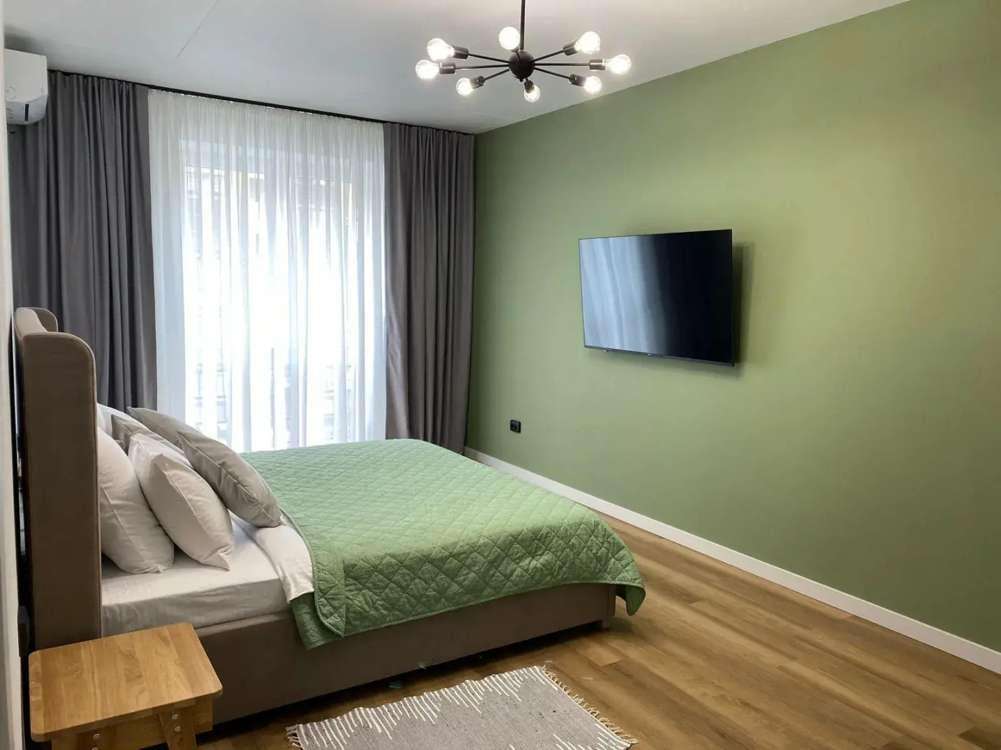 Квартира посуточно на Джигкаева, кровать Queen Size!