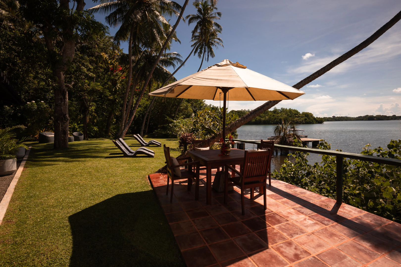 Вилла South Point Cottage 3 bedrooms Lake front