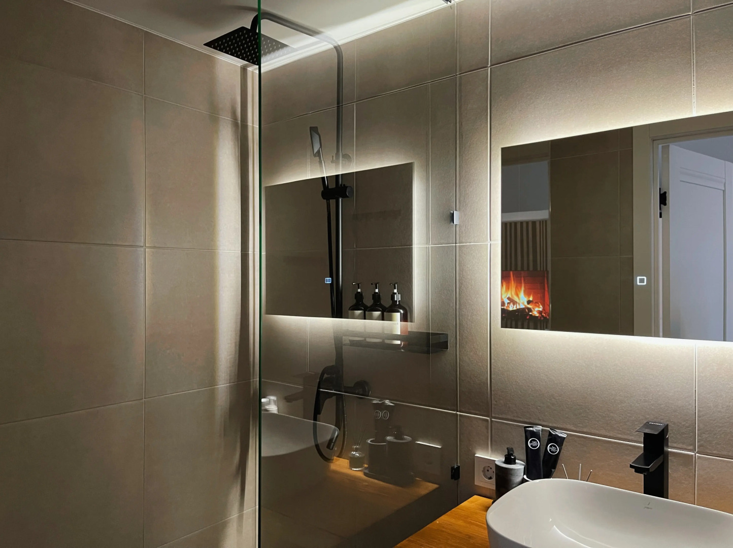 Частный дом просторный барнхаус с панорамными окнами