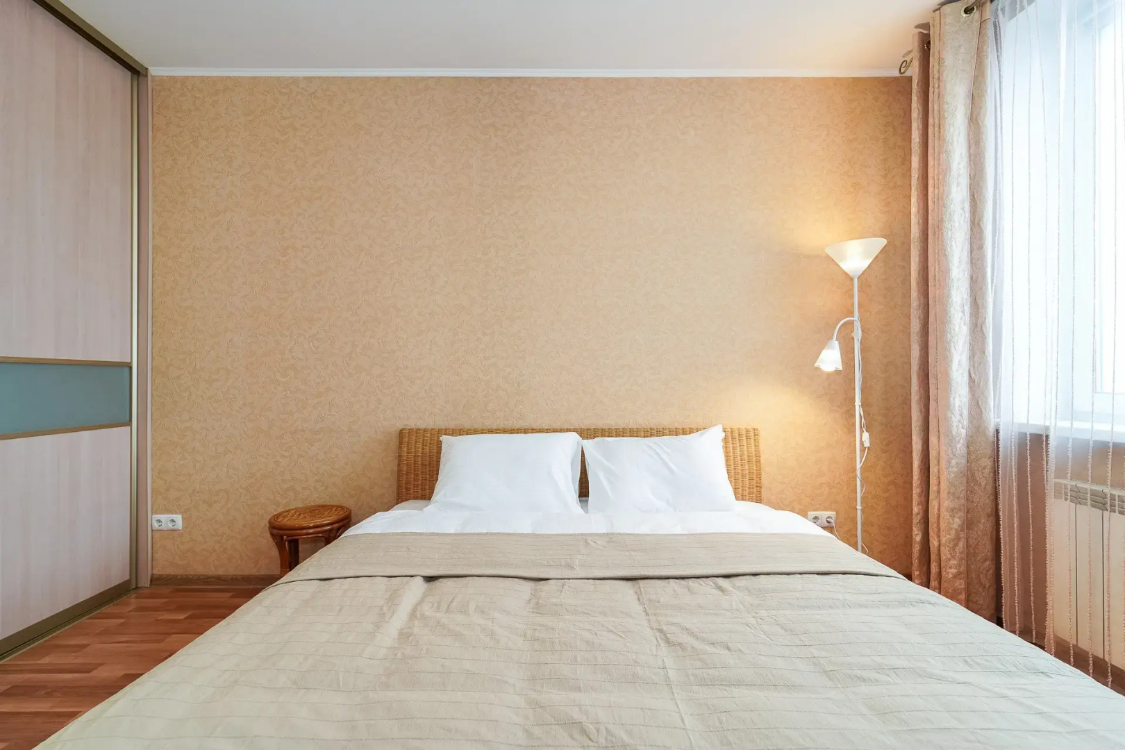 Квартира Просторная 3-комнатная в Центре Возле Метро