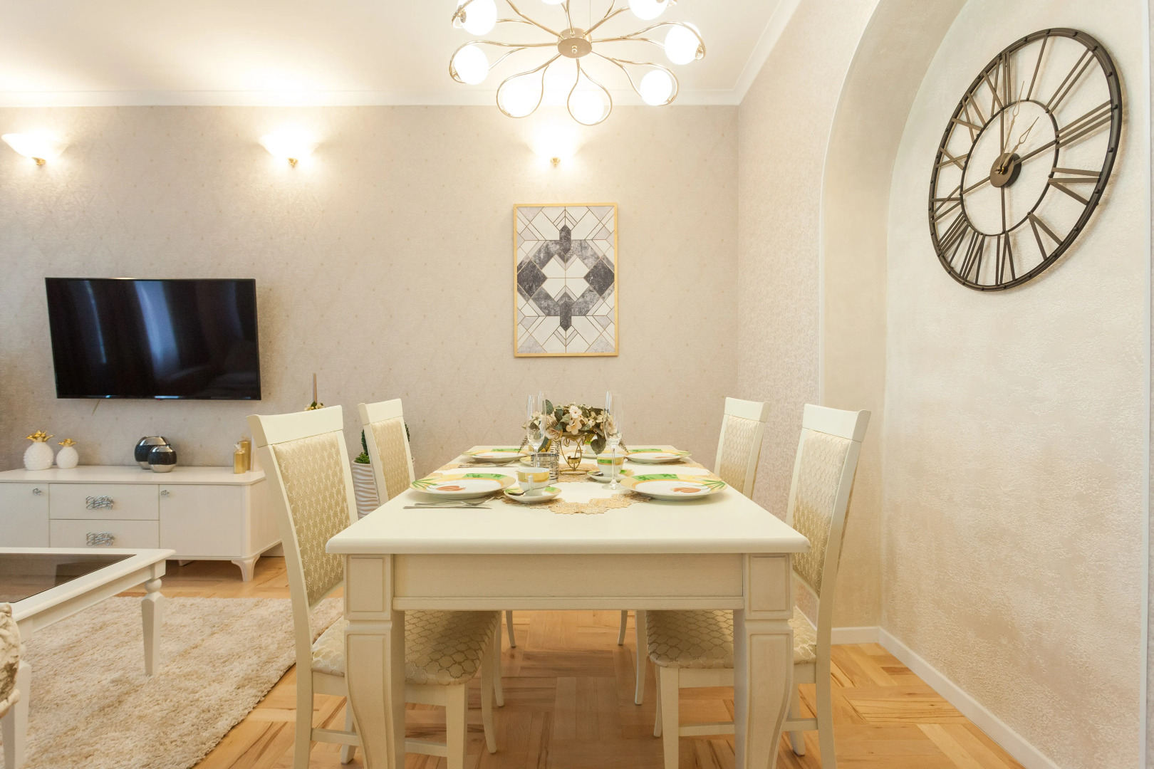 Апартаменты двухкомнатные экстра-люкс в центре