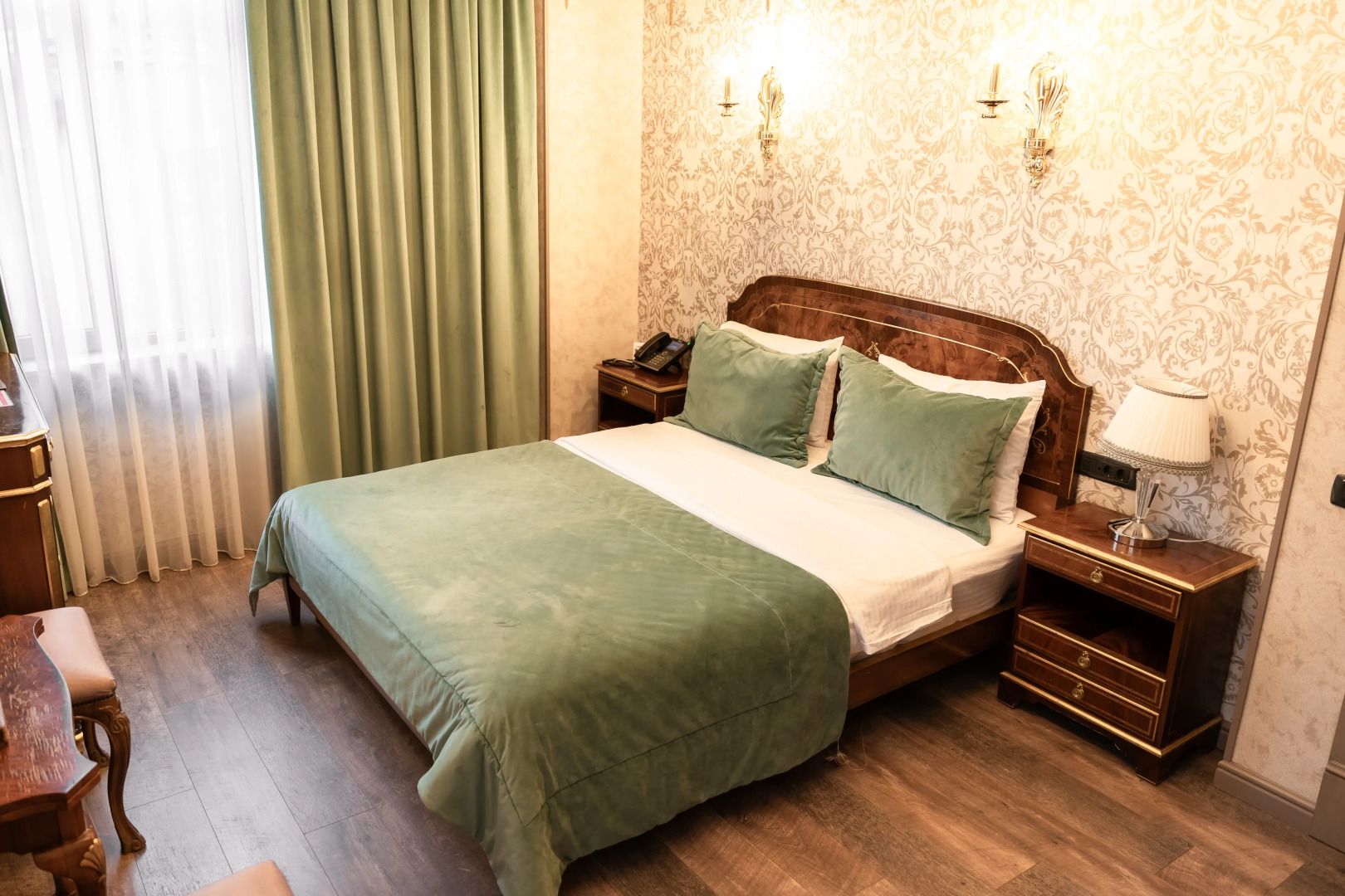 Отель West Inn Palace