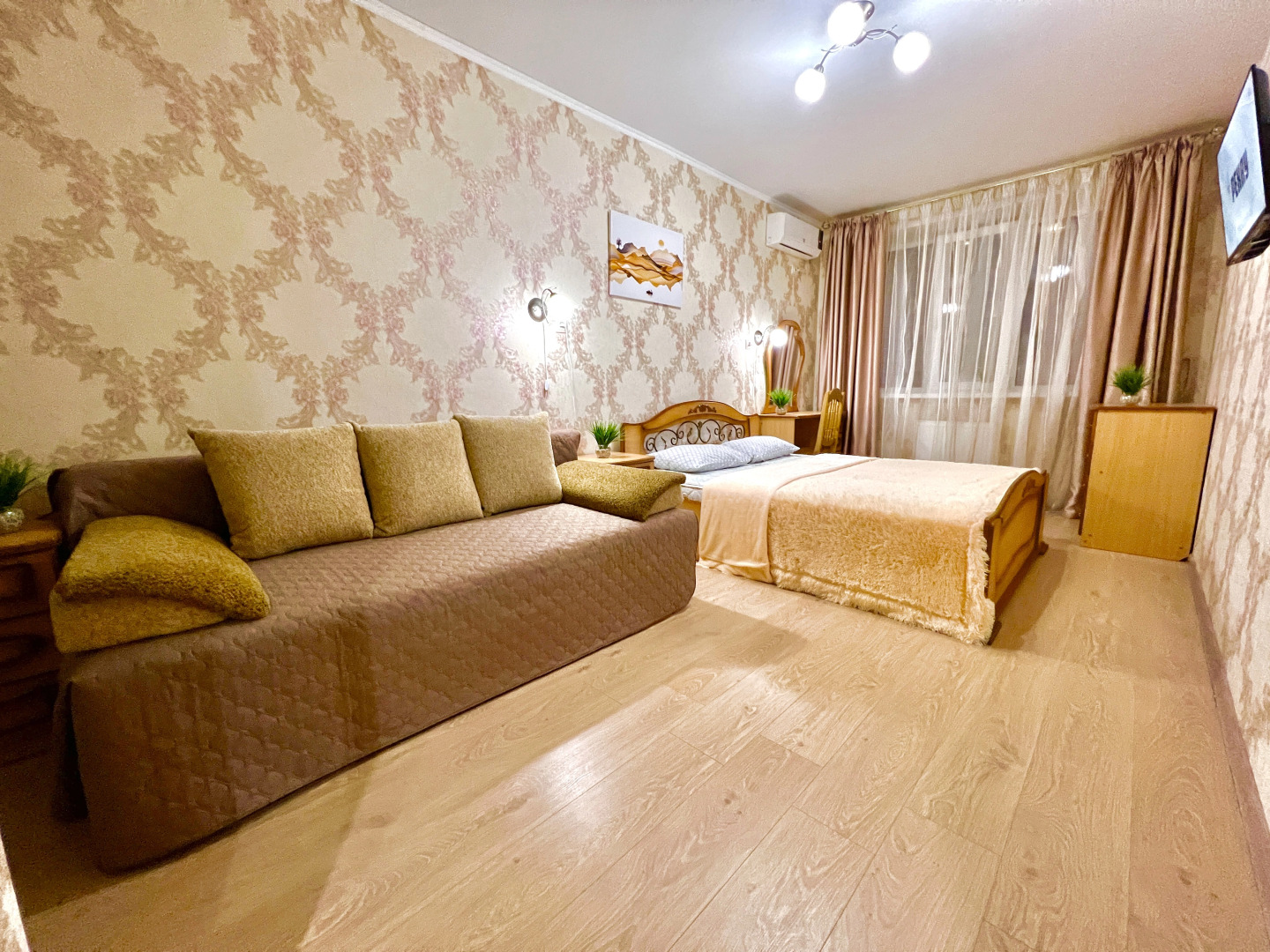 Апартаменты двухкомнатные в Центре Города на 5 этаже (рядом с набережной р. Волга) у ул. Арцыбушевская, 204