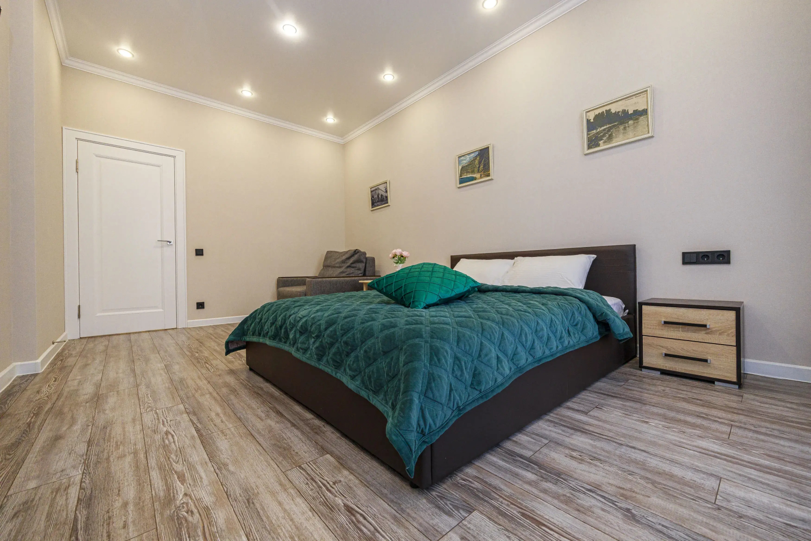 Апартаменты Emerald Comfort 4 в ЖК Изумрудный город