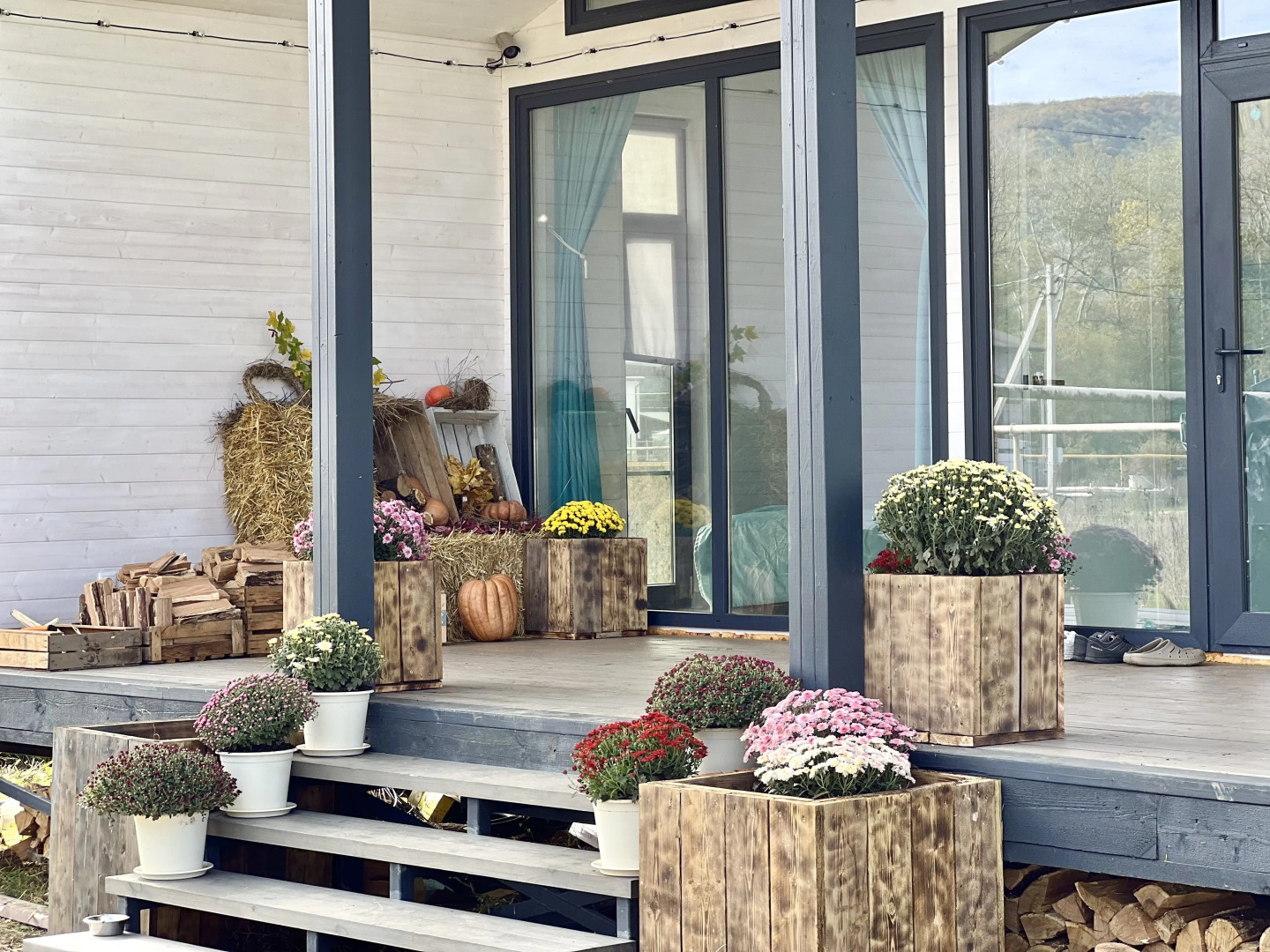 Частный дом У реки в горах