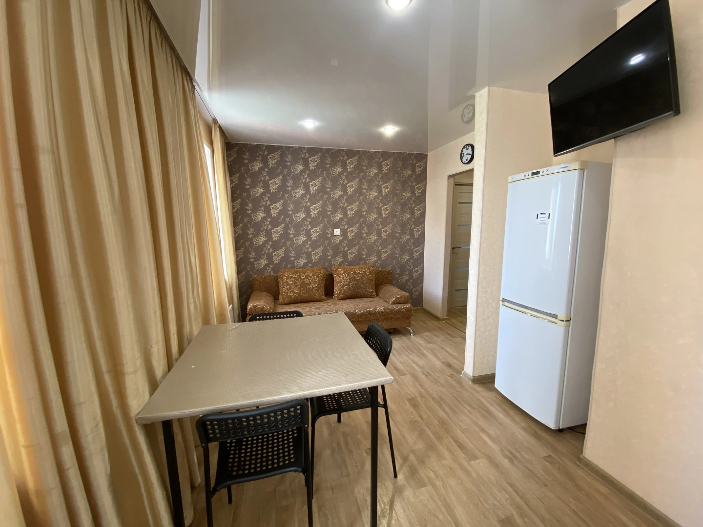 Квартира Жёлтый Нарцисс на Пархоменко