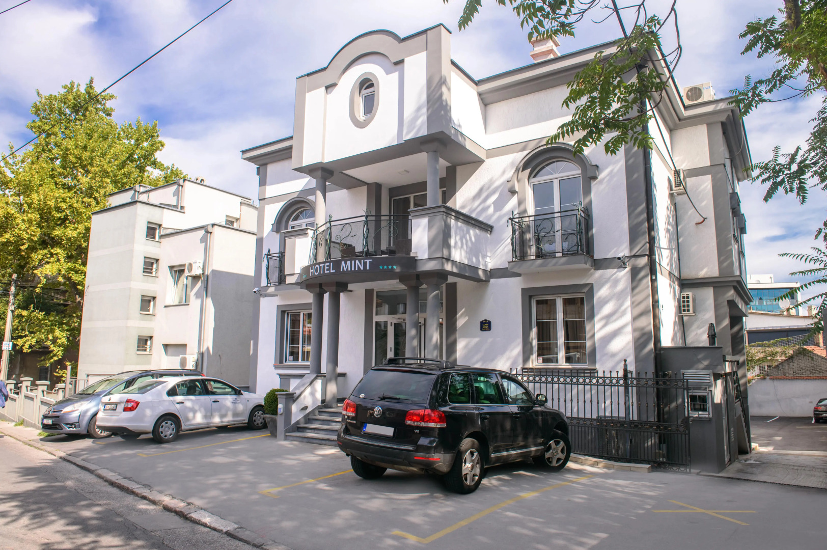 Отель Mint Garni