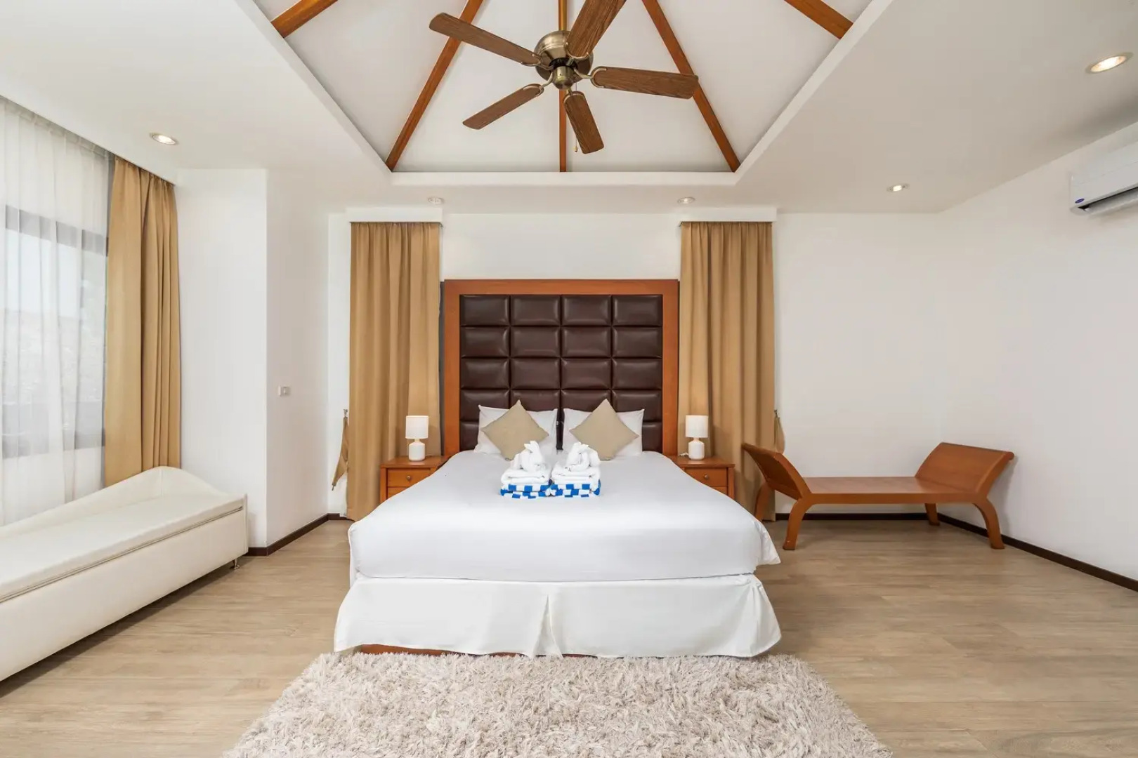 Вилла Nai Harn Pool Villa Bond