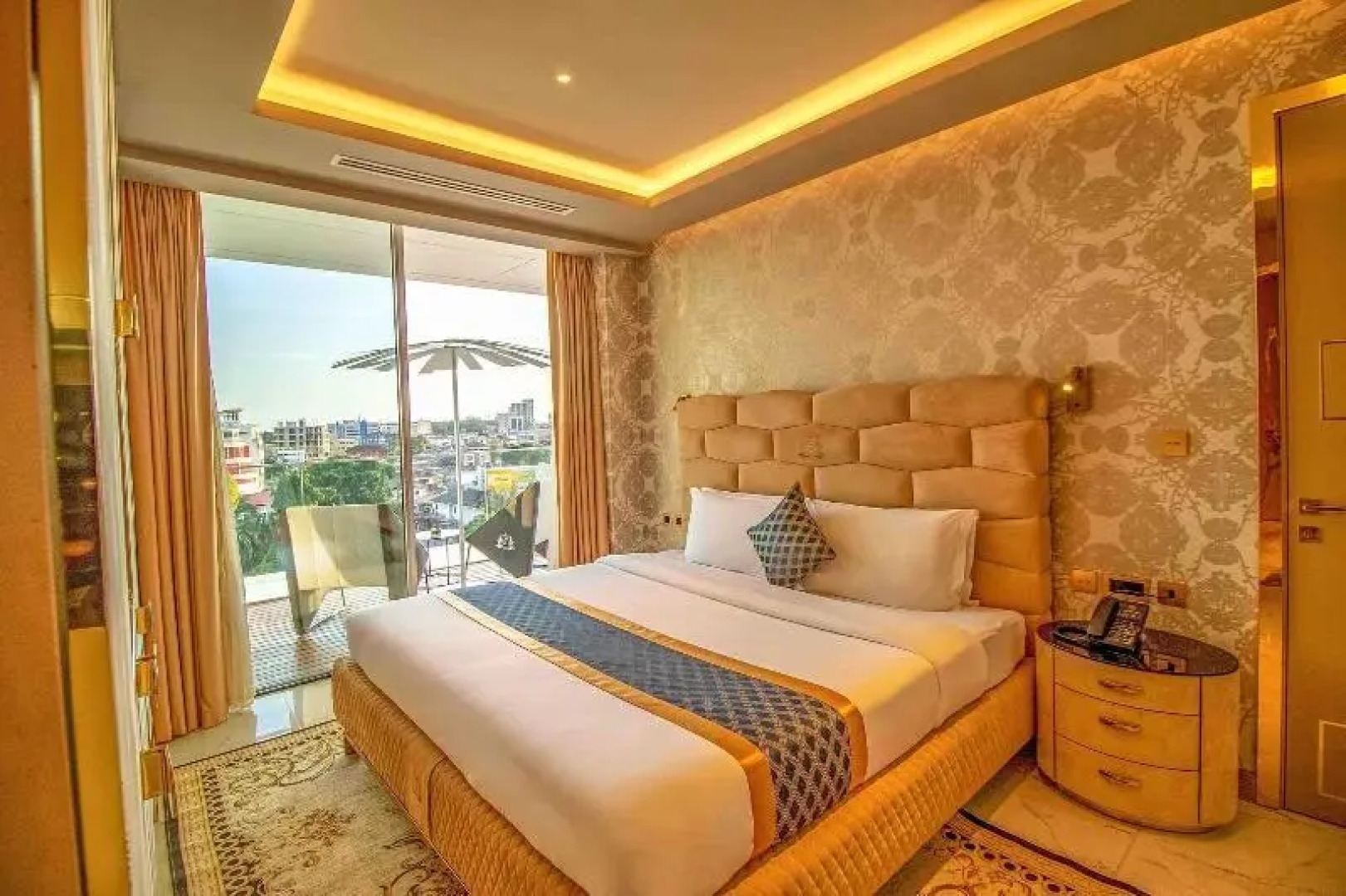 Отель Number One Oxford Street Hotel & Suites