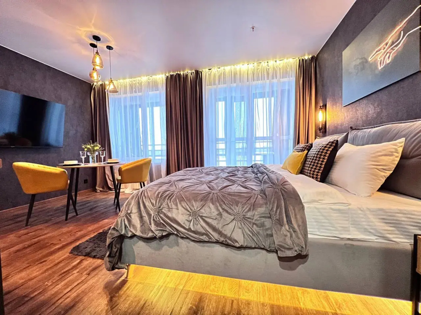 Апартаменты УHИKAЛЬНAЯ СTУДИЯ С МИНИ-БАСCЕЙHОМ НA ДВOИХ!