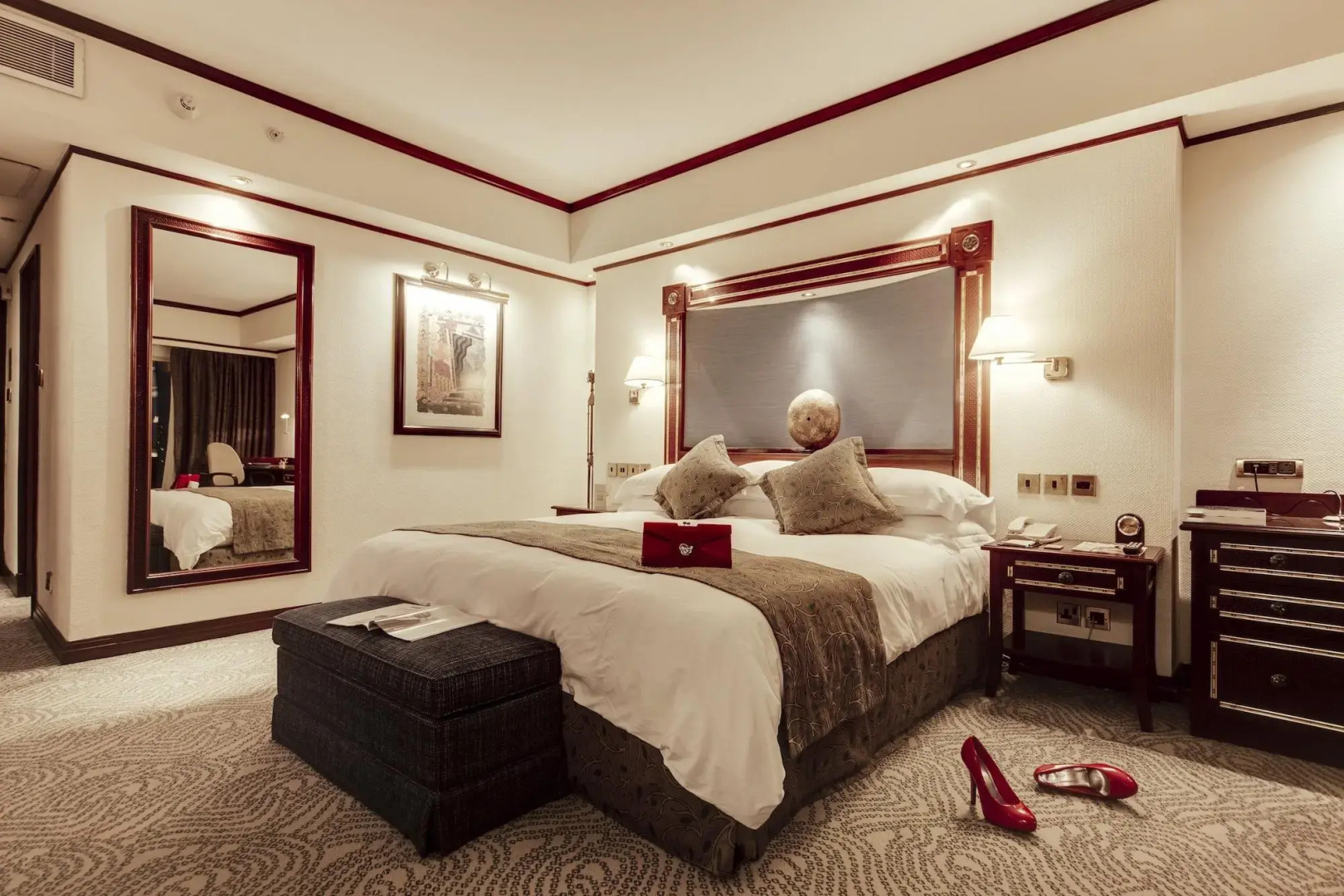 Отель Kampala Serena