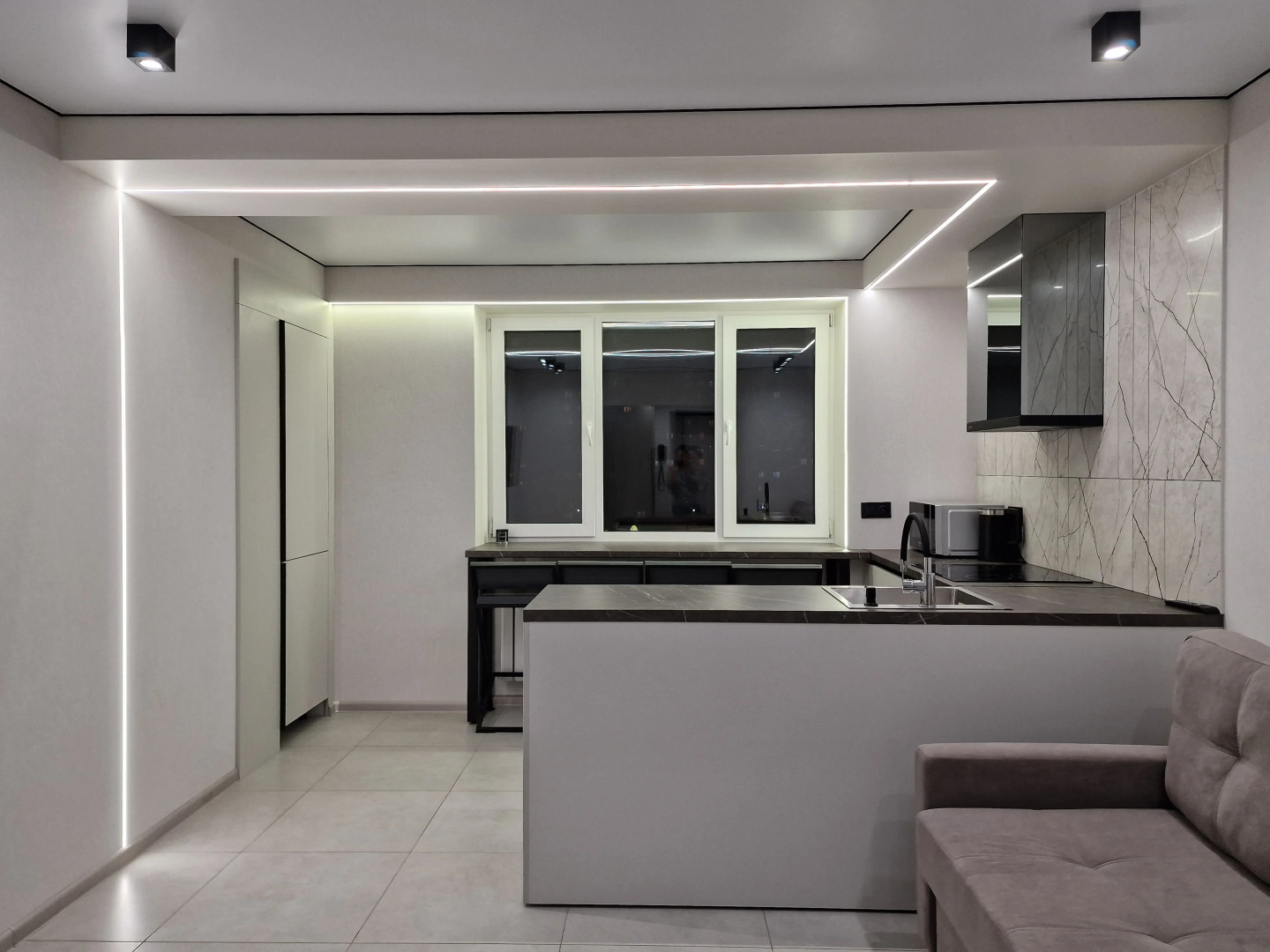 Апартаменты в Центре с Гостинной и 2 Спальнями