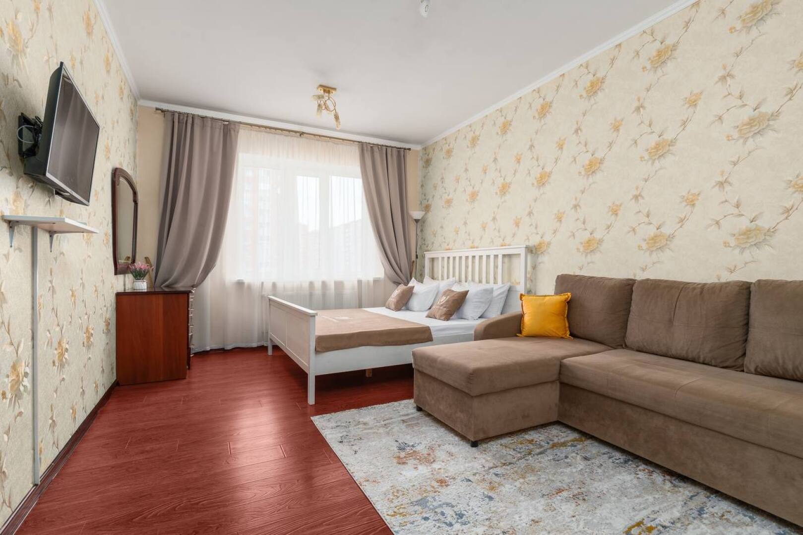 Апартаменты на 8 этаже на Восточно Кругликовской