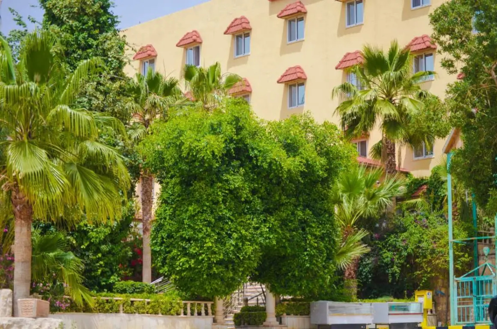 Отель Amra Palace International