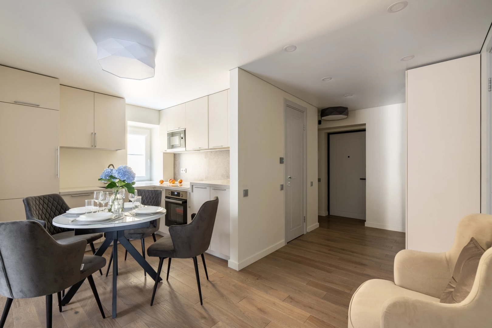 Апартаменты LetYourFlat Opera