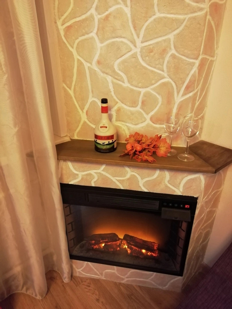 Квартира студия с камином.