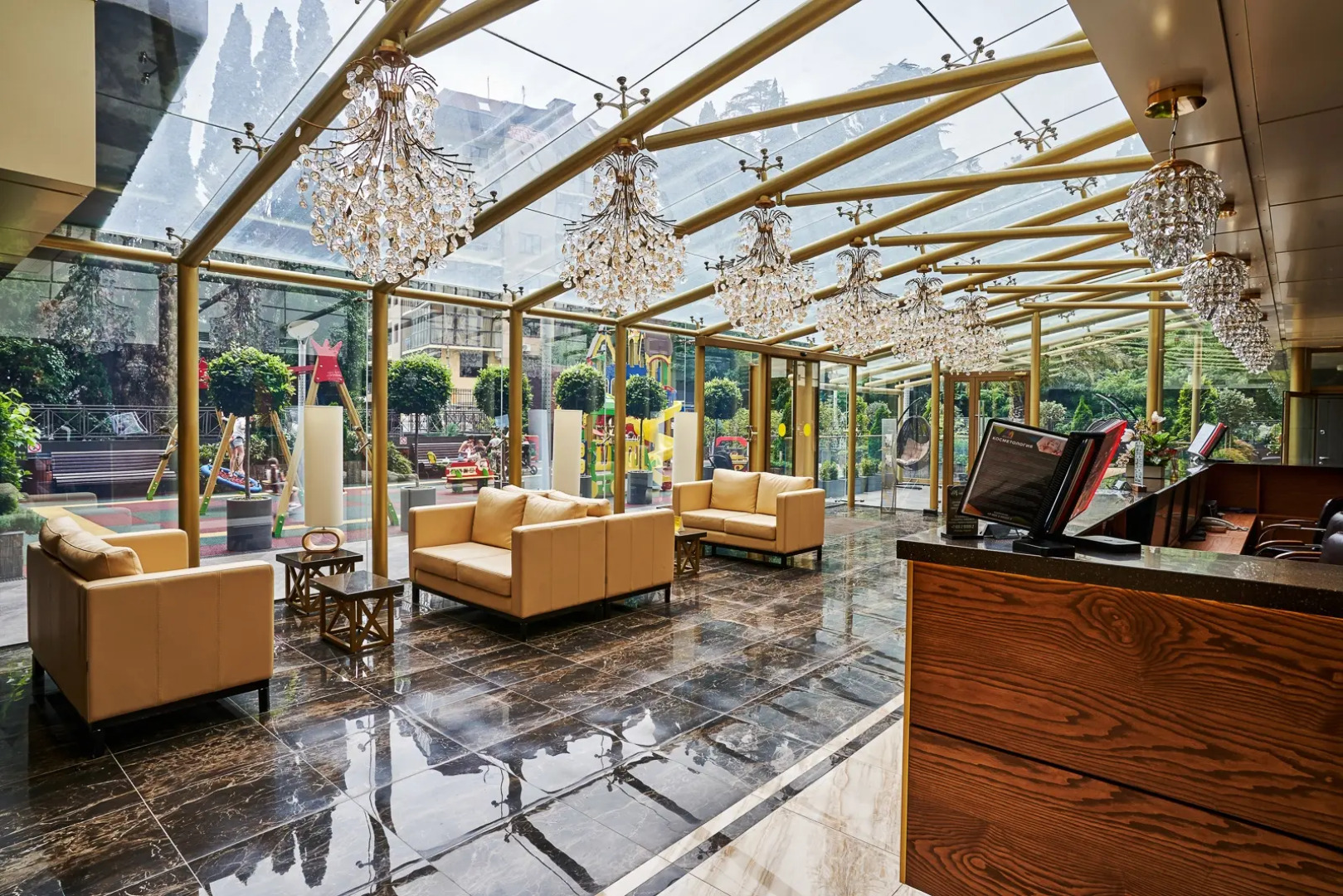 Апартаменты Метрополь Lamare Трехкомнатные с Балконом и Бассейном на Крыше