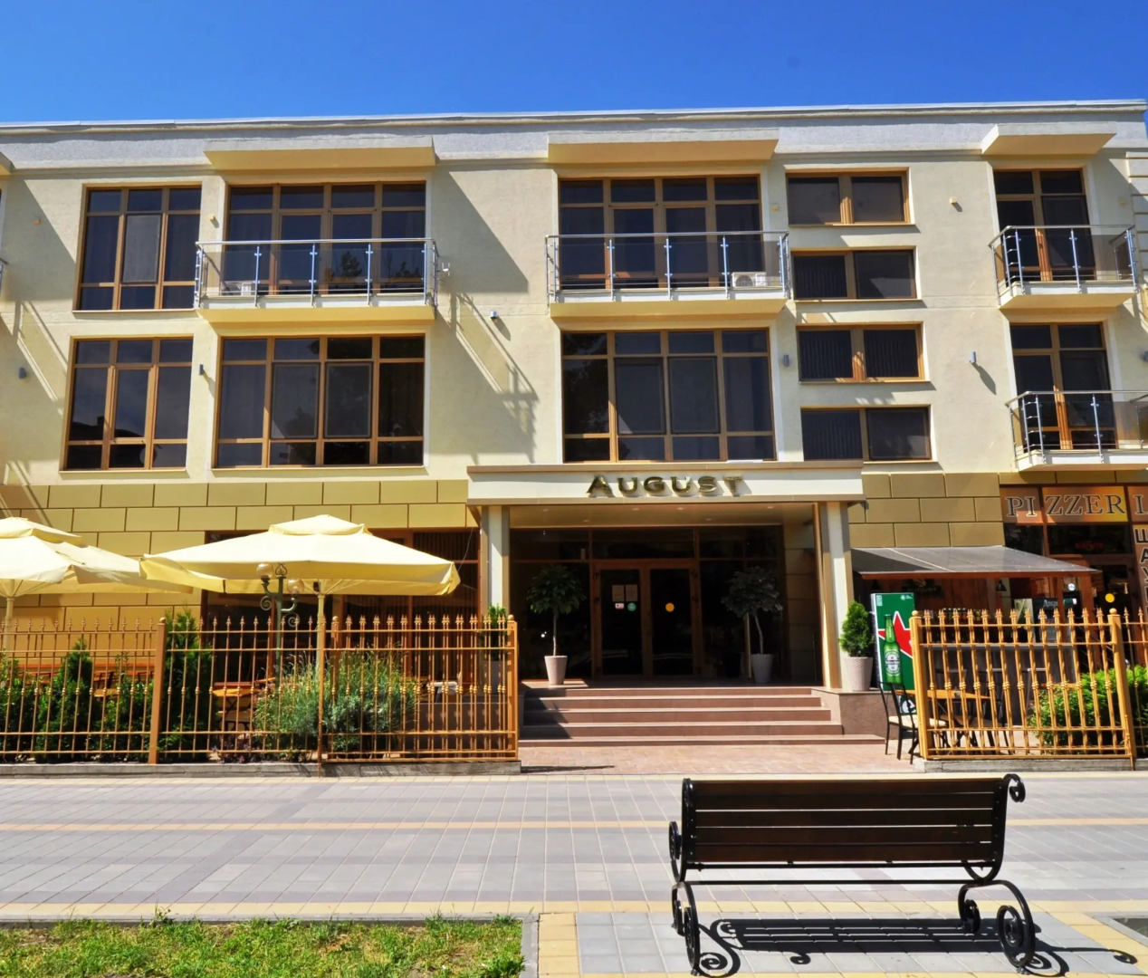 Гостевой дом AUGUST на Пионерском