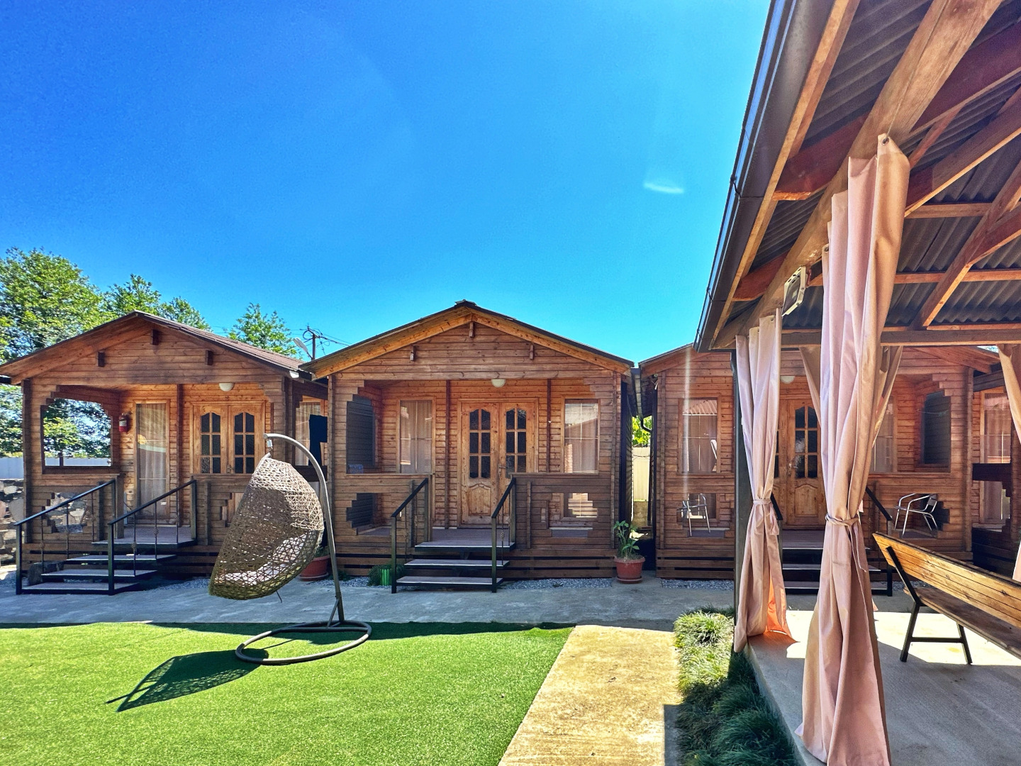 Гостевой Дом  Домики Набережная Виктория 100 м от моря