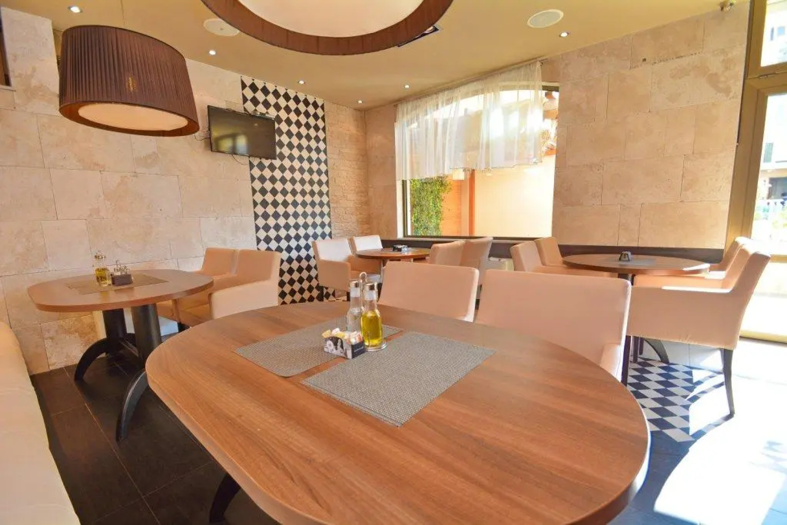 Отель Swiss Holiday