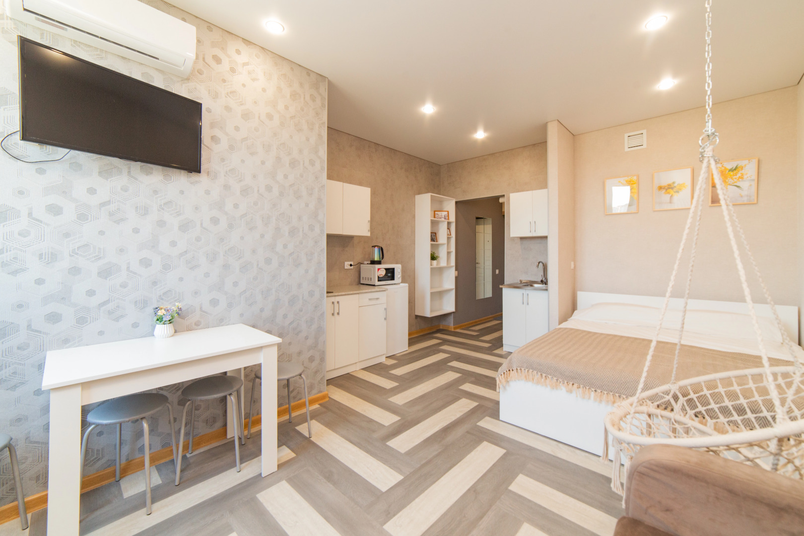 Апартаменты Rest Salute with a swing