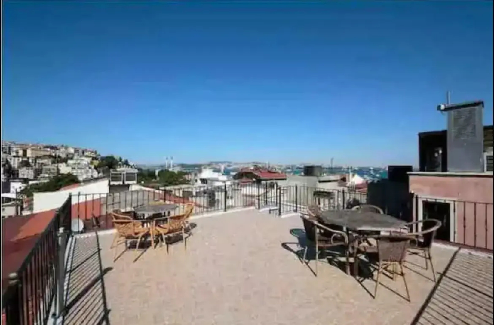 Апартаменты Cozy house with a crazy Bosphorus view on a shared terrace