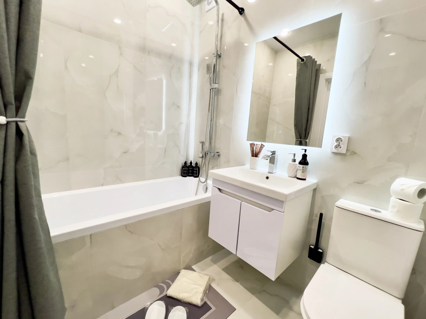 Апартаменты ВыДома в Центре Тюмени Рядом с Природой