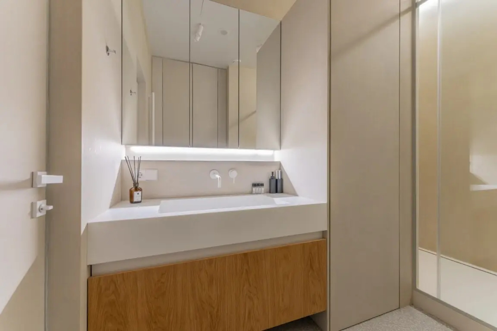 Уютная студия с видом на башни