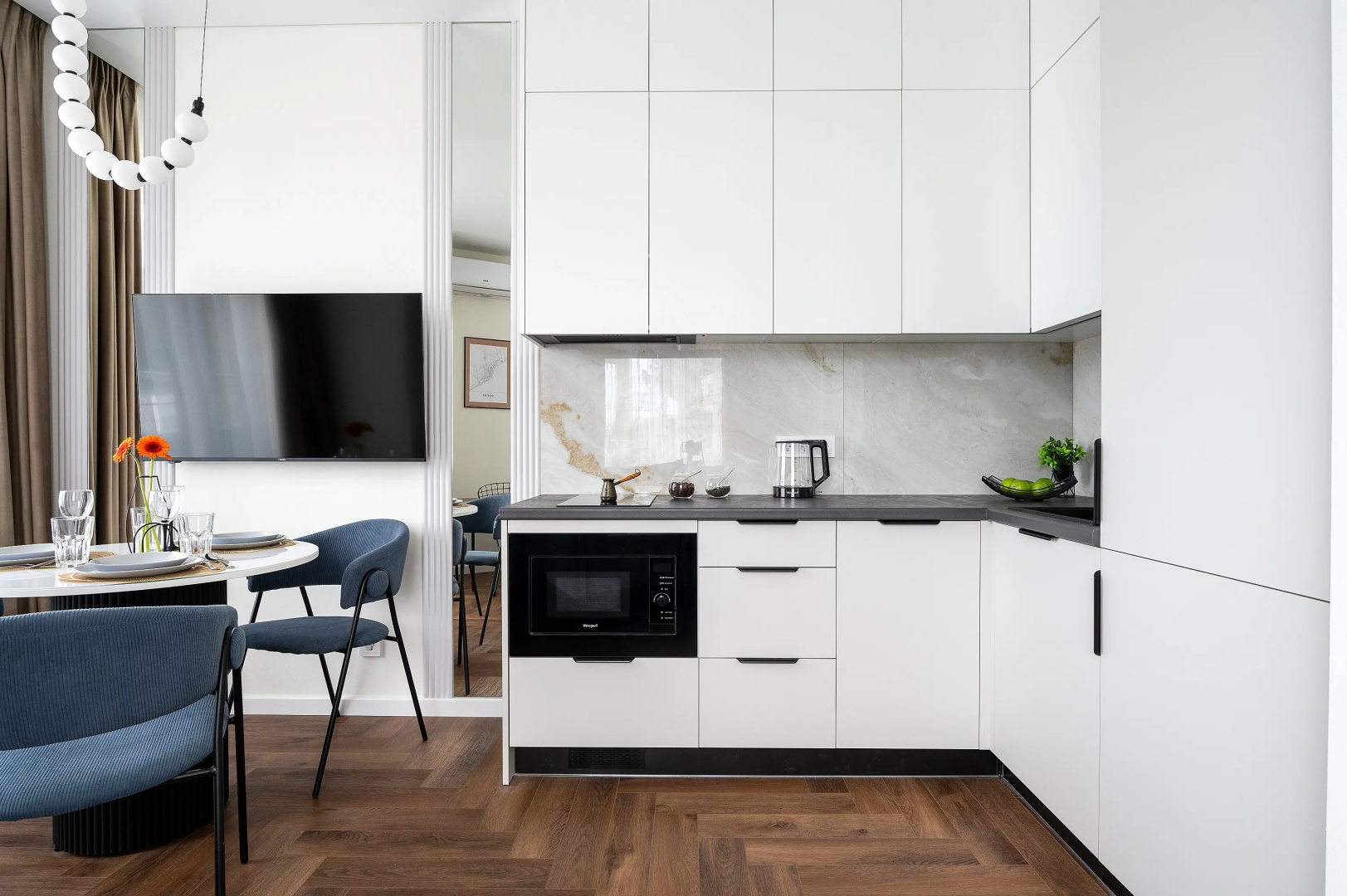 Апартаменты с дизайнерским ремонтом и продуманной эргономикой пространства от LetoApart