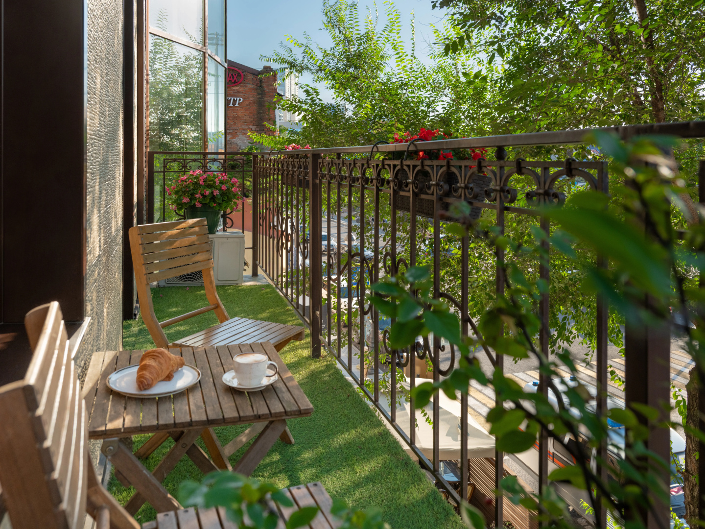 Отель V Hotel&Rooftop Lounge